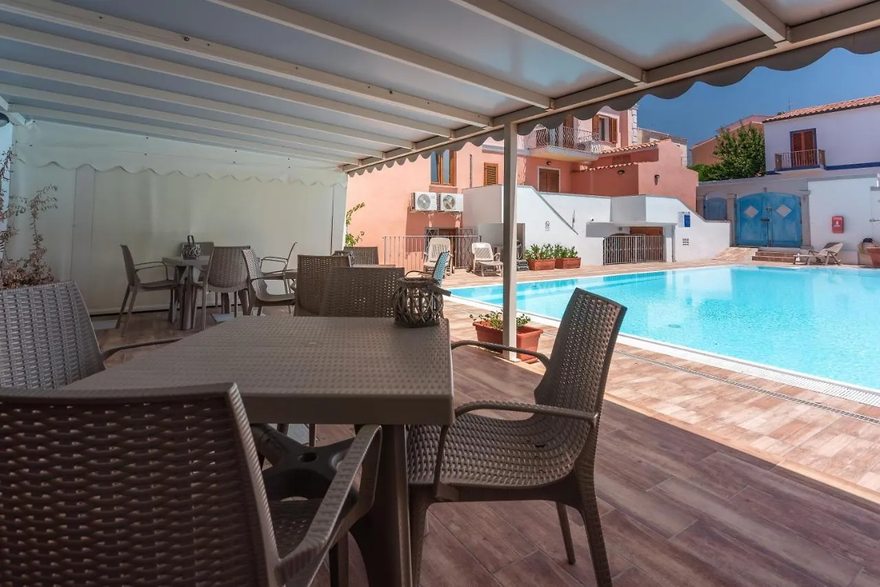 Relaxing Cristal Blu Studio Sleeps 4 No1492 Santa Teresa Gallura