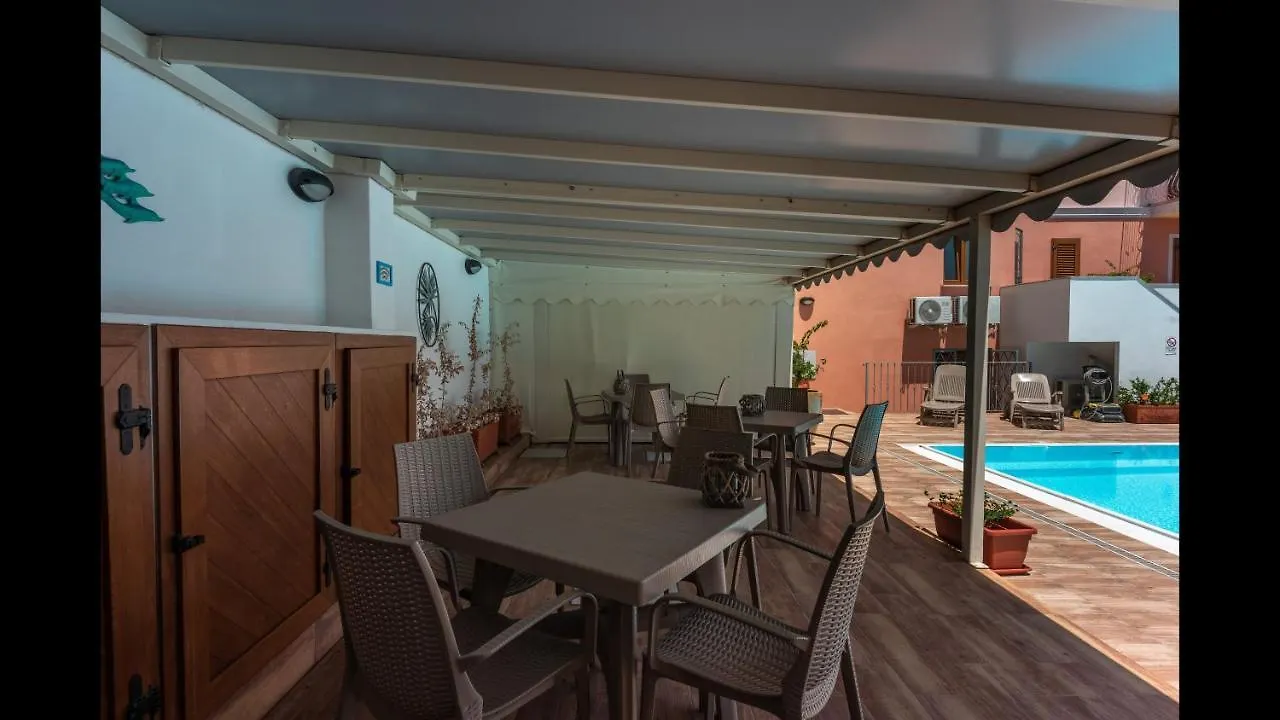 Apartment Relaxing Cristal Blu Studio Sleeps 4 No1492 Santa Teresa Gallura Italy