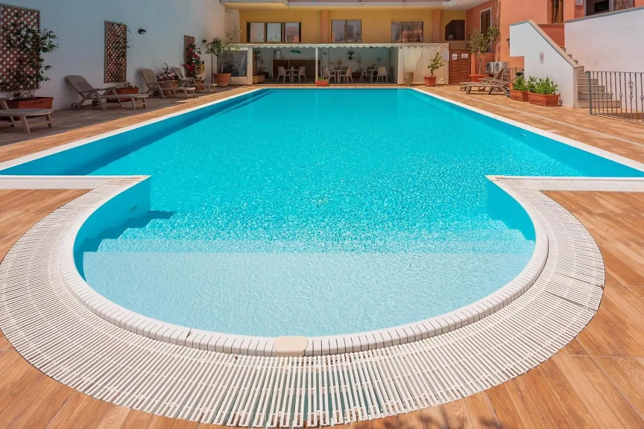 Relaxing Cristal Blu Studio Sleeps 4 No1492 Santa Teresa Gallura Apartment